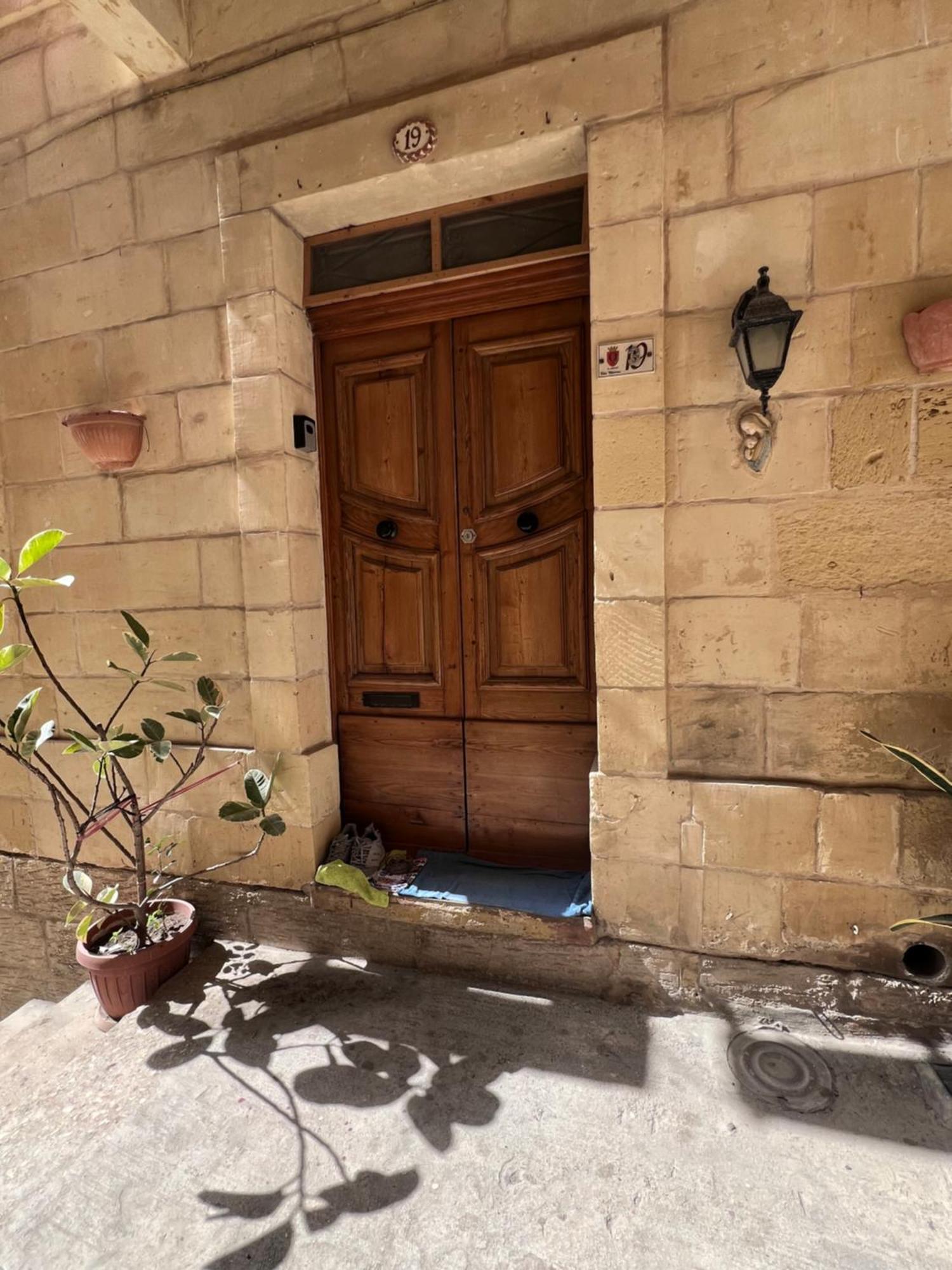Three Apartment Birgu Esterno foto