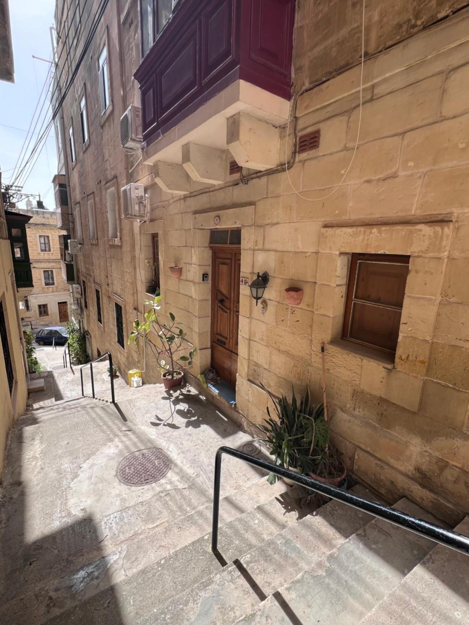 Three Apartment Birgu Esterno foto