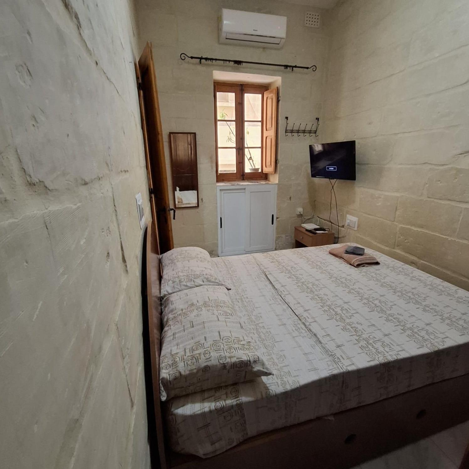 Three Apartment Birgu Esterno foto