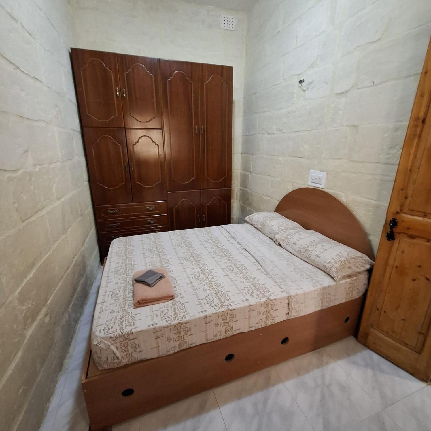 Three Apartment Birgu Esterno foto