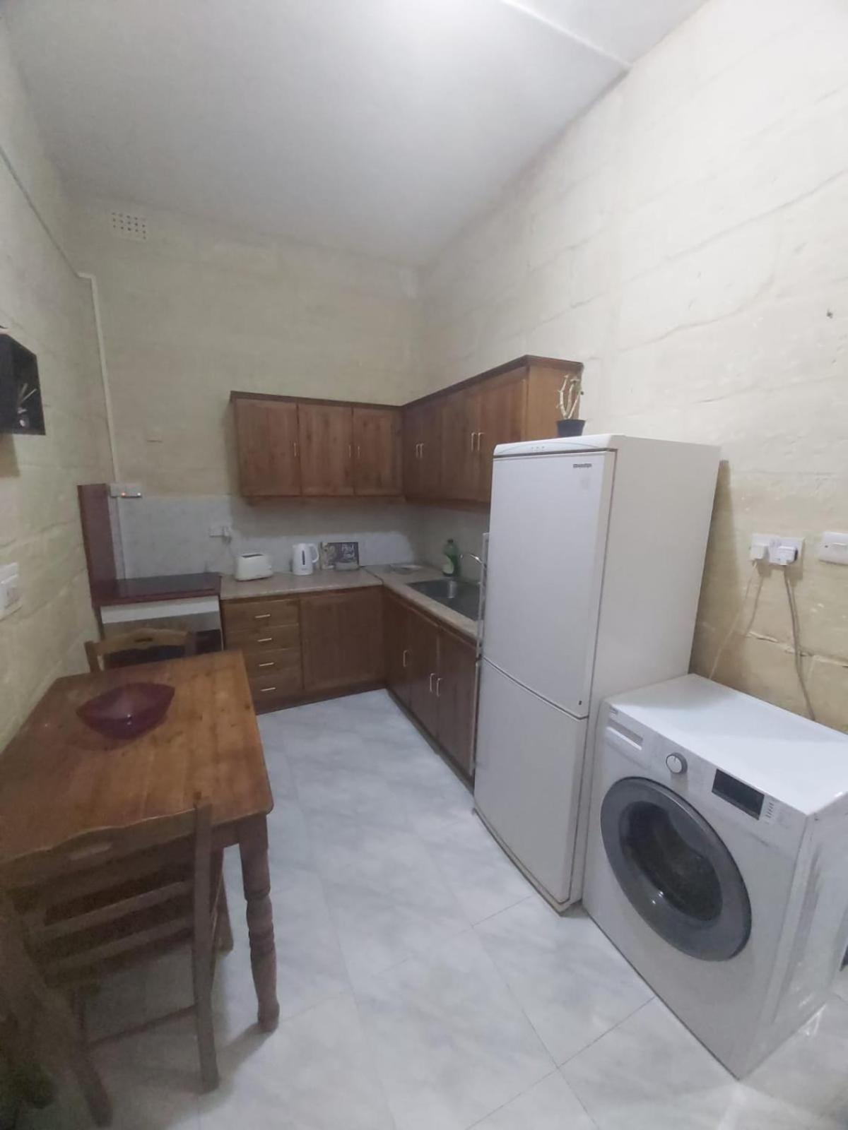 Three Apartment Birgu Esterno foto